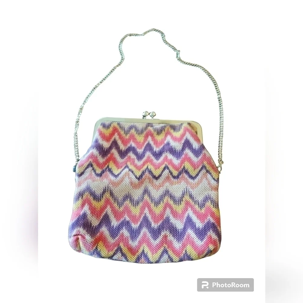 Street level kiss lock closure super fun purse.